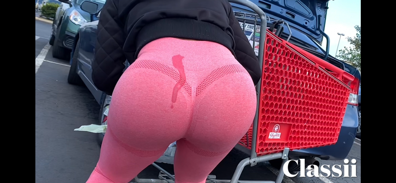 Unbelievable fat ass latina in tight pink leggings (she notice in the end)