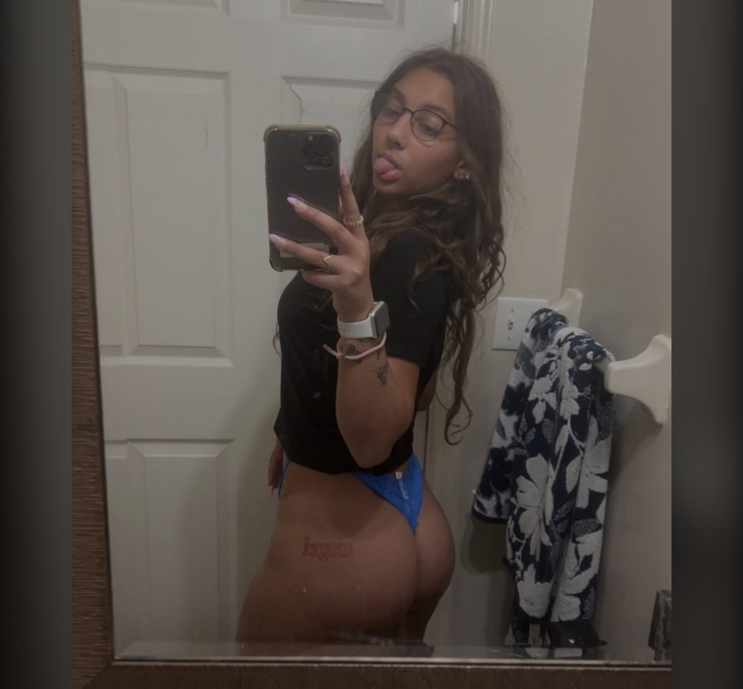 Latina likes 2 show off her fat ass tits & get fucked!!!!!!