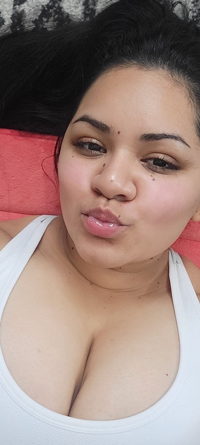 One of the followers submissions.. sexy latina bbw has super wet pussy
